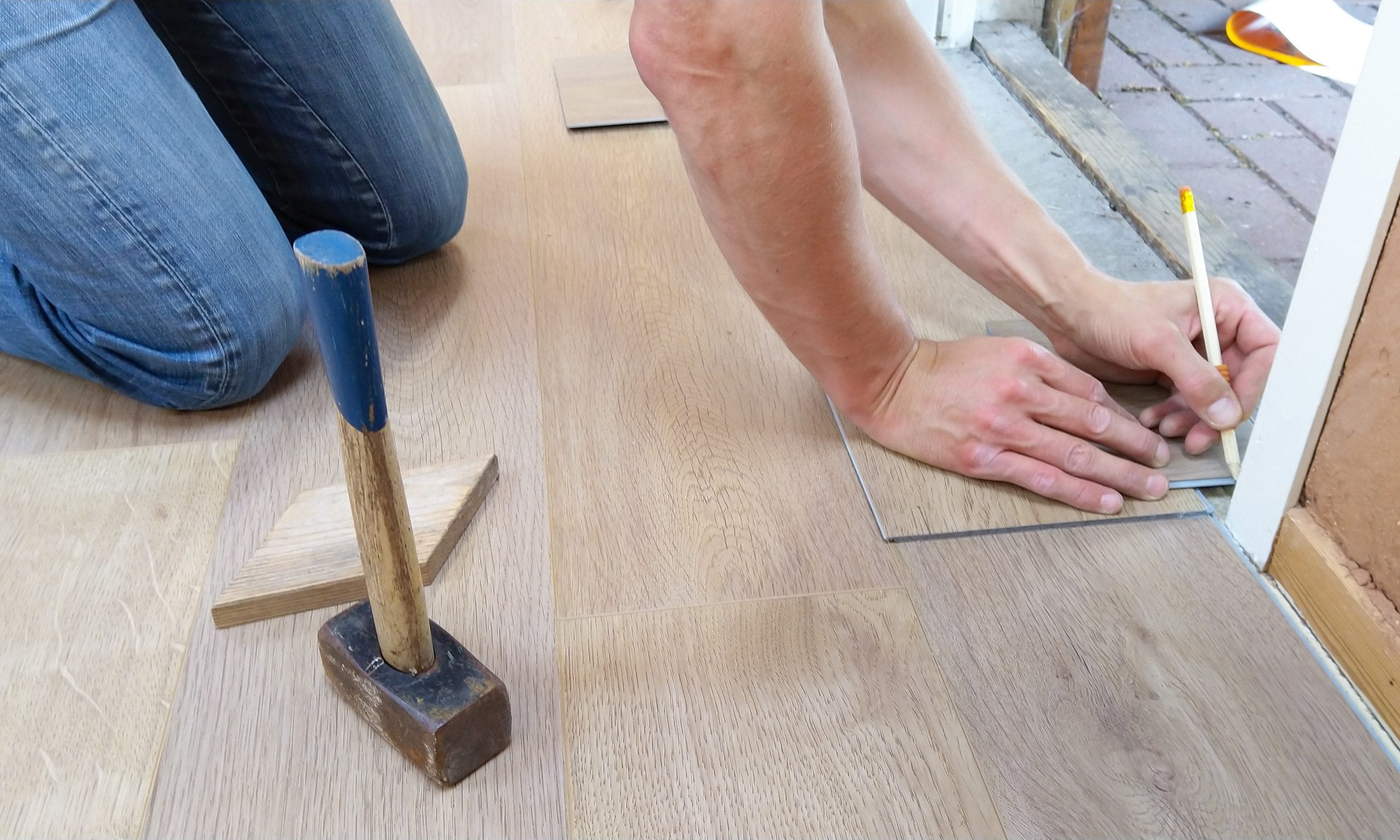 What Glue For Vinyl Flooring Detailed Information